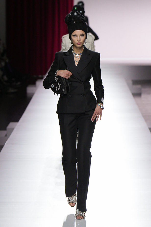 مجموعة Moschino لربيع وصيف 2024 في ميلانو