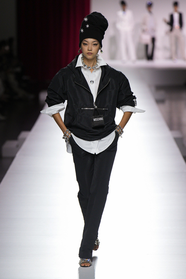 مجموعة Moschino لربيع وصيف 2024 في ميلانو