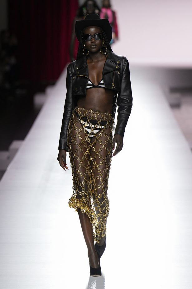 مجموعة Moschino لربيع وصيف 2024 في ميلانو