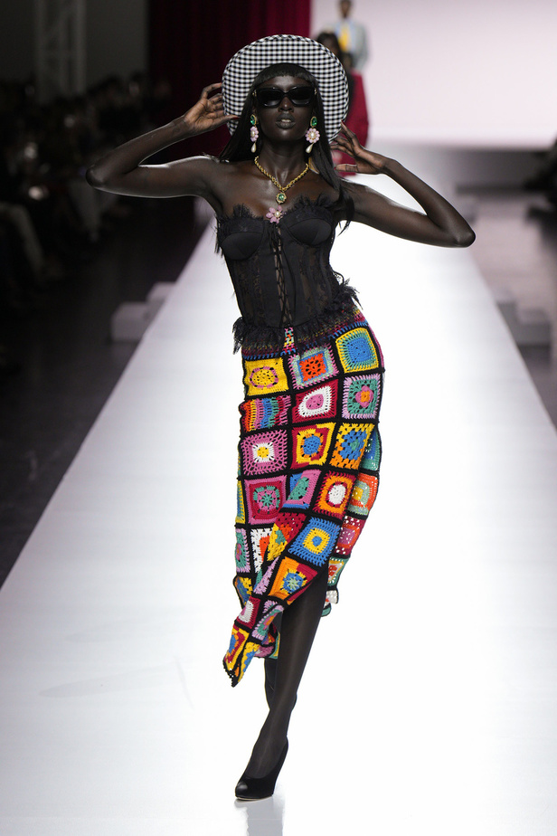 مجموعة Moschino لربيع وصيف 2024 في ميلانو