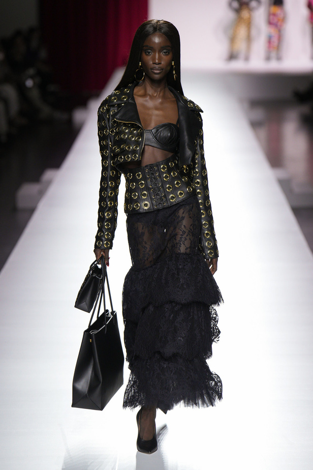 مجموعة Moschino لربيع وصيف 2024 في ميلانو