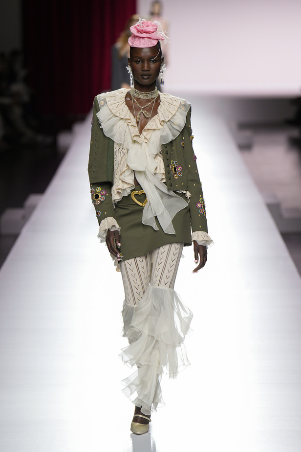 مجموعة Moschino لربيع وصيف 2024 في ميلانو