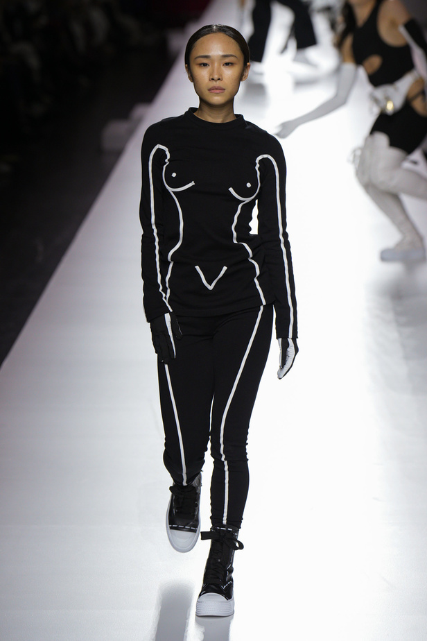 مجموعة Moschino لربيع وصيف 2024 في ميلانو