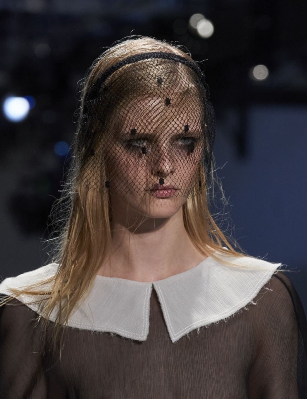 مجموعة N°21 تتوجه للمرأة الجريئة بأناقة راقية وتصاميم فاخرة لموسم ربيع وصيف 2024