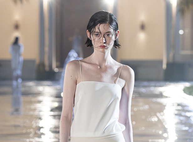 عودة الملابس الكلاسيكية الى الواجهة مع مجموعة Noon by Noor لربيع وصيف 2024 في لندن