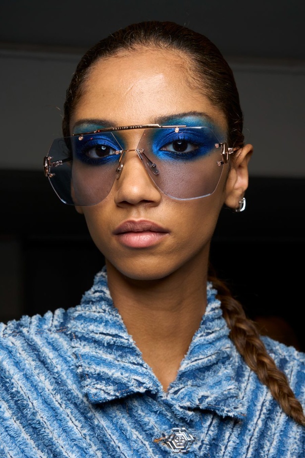 أجواء من المرح والرقص في عرض مجموعة ربيع وصيف 2024 لدار Philipp Plein