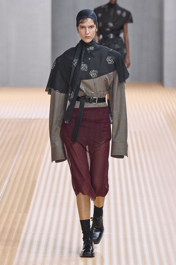 PRADA تحيي حقيبة من أرشيف الدار في مجموعة تحبس الأنفاس 