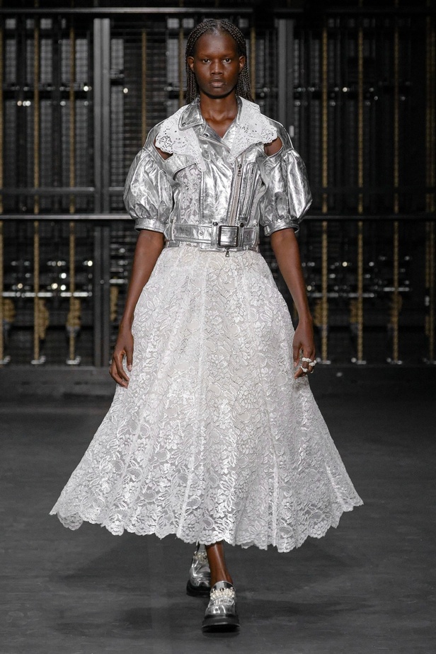 مجموعة Simone Rocha لربيع وصيف 2024