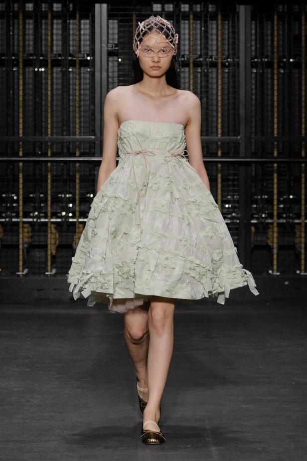 مجموعة Simone Rocha لربيع وصيف 2024