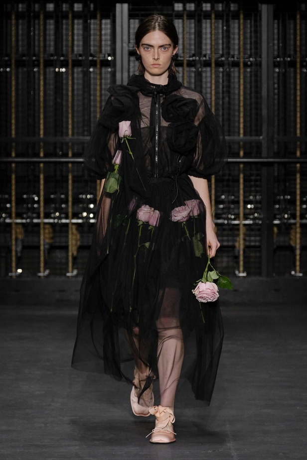 مجموعة Simone Rocha لربيع وصيف 2024