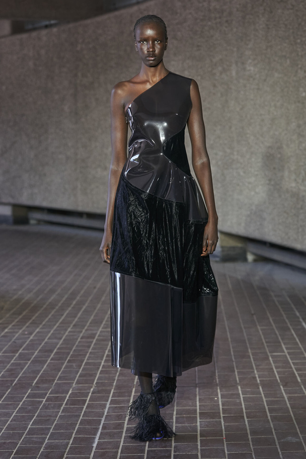 مجموعة Roksanda لربيع وصيف 2024 في لندن