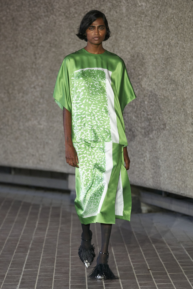 مجموعة Roksanda لربيع وصيف 2024 في لندن