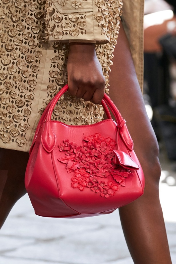 اكسسوارات دار Ermano Scervino لمجموعة ربيع وصيف 2024