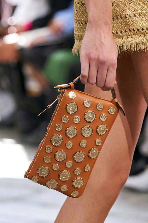 اكسسوارات دار Ermano Scervino لمجموعة ربيع وصيف 2024