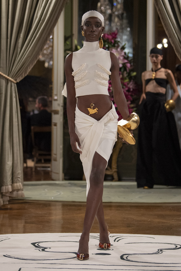 مجموعة Schiaparelli لربيع وصيف 2024