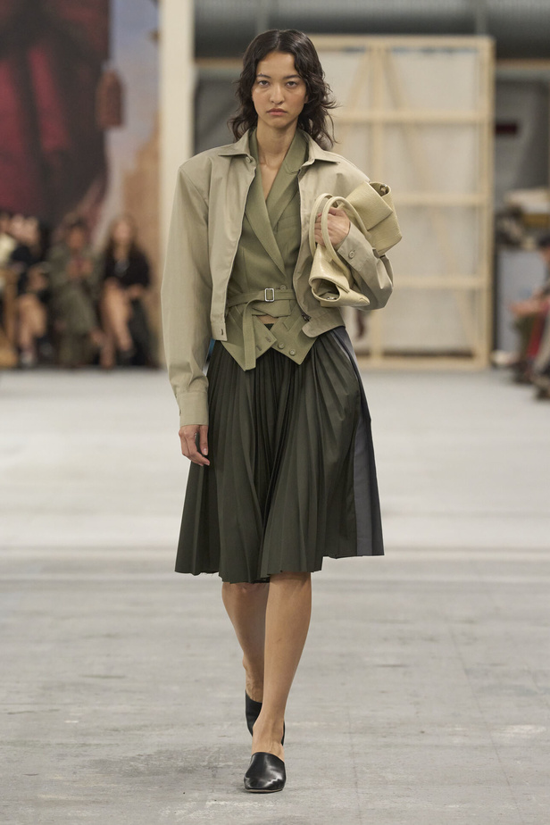 عرض أزياء Tod's لربيع وصيف 2023 في ميلانو