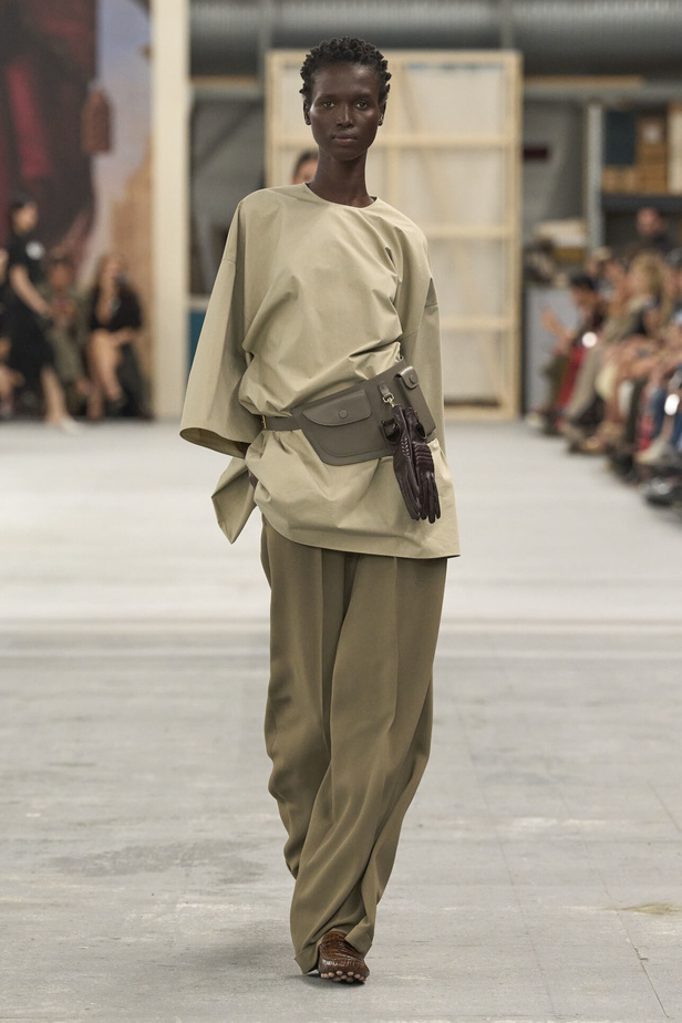 عرض أزياء Tod's لربيع وصيف 2023 في ميلانو