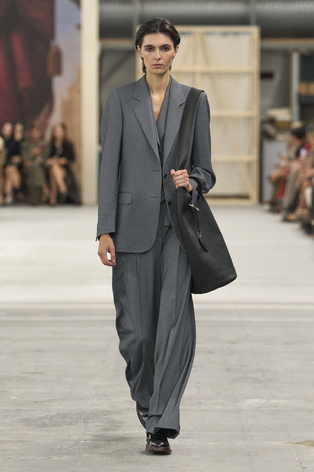 عرض أزياء Tod's لربيع وصيف 2023 في ميلانو