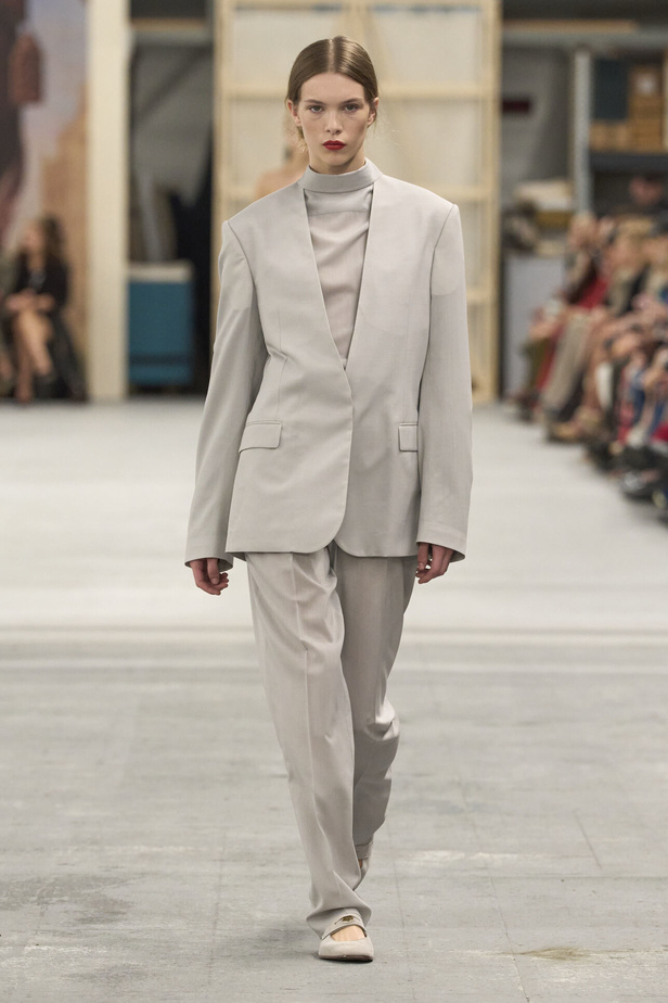 عرض أزياء Tod's لربيع وصيف 2023 في ميلانو