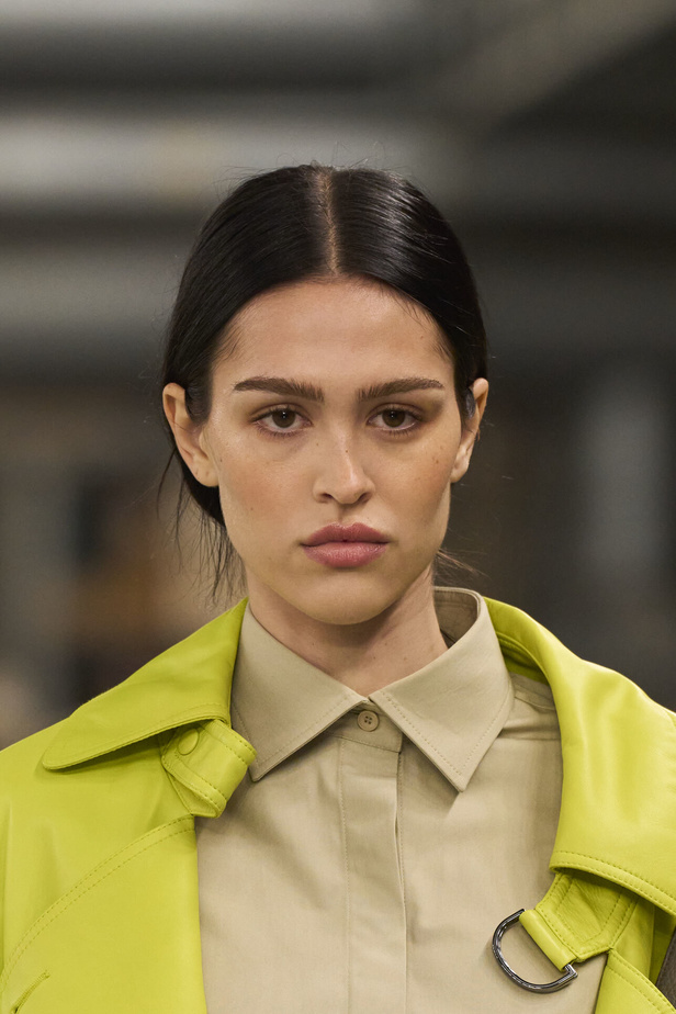 الشياكة والأنوثة تطبعان هوية عرض أزياء Tod's لربيع وصيف 2023 في ميلانو