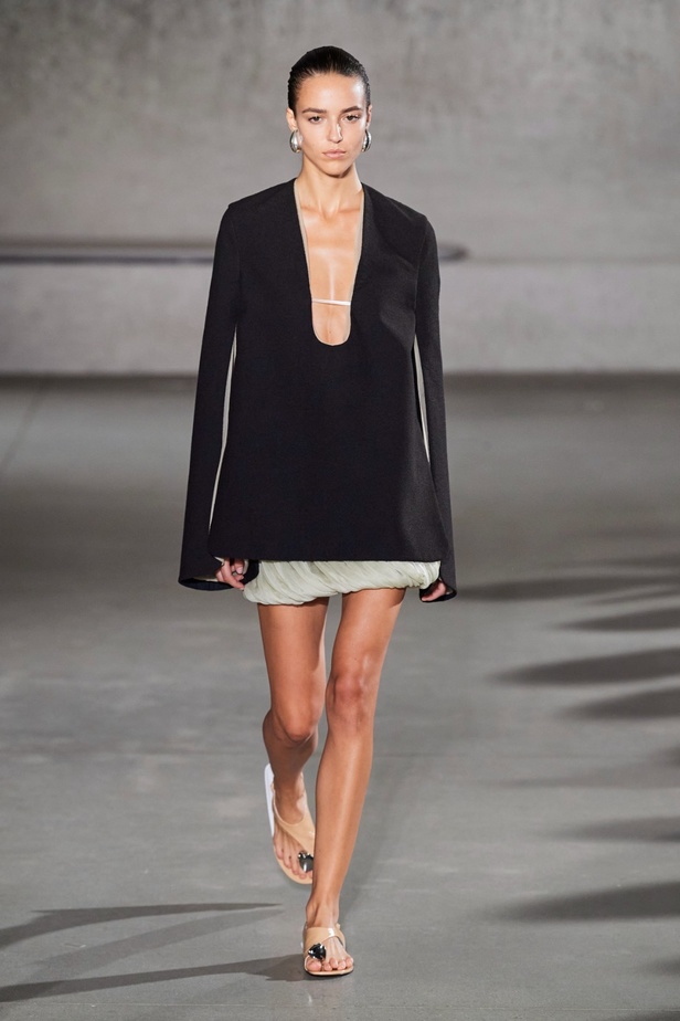 مجموعة Tory Burch لربيع وصيف 2024