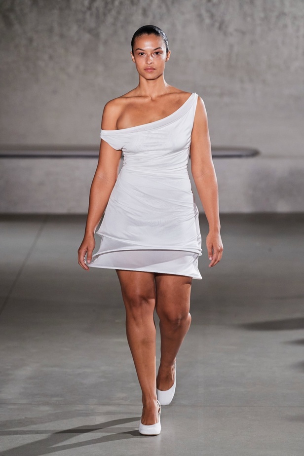 مجموعة Tory Burch لربيع وصيف 2024