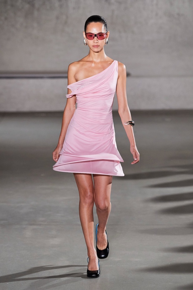 مجموعة Tory Burch لربيع وصيف 2024