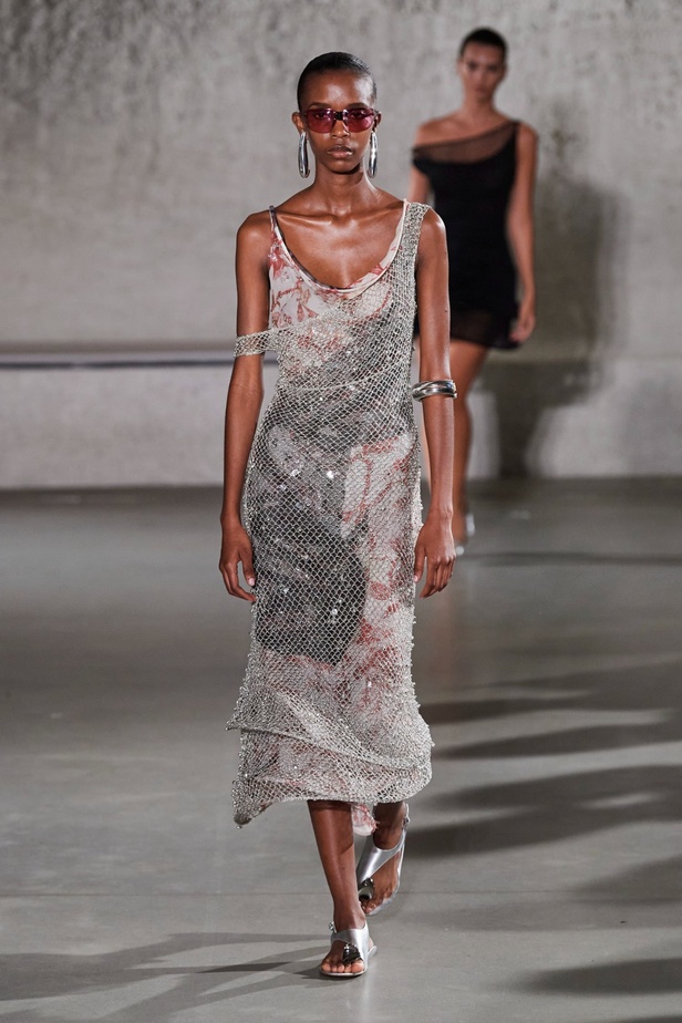 مجموعة Tory Burch لربيع وصيف 2024