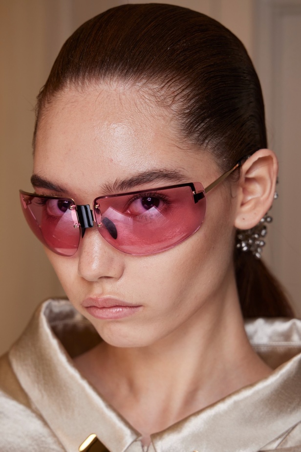 مجموعة Tory Burch لصيف 2024... نظرة فريدة لتحرير المرأة من خلال الأزياء