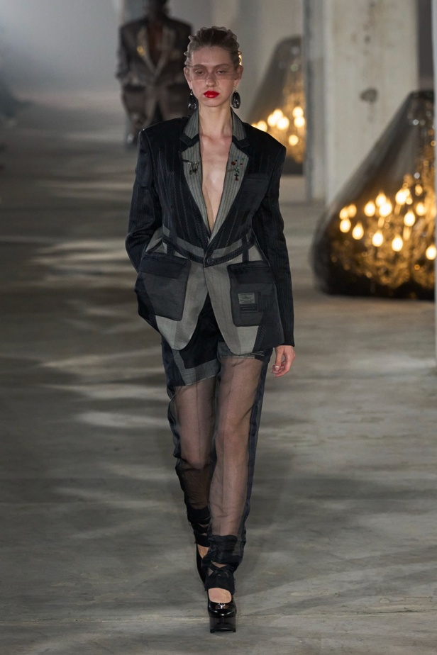 فنية ومفاهيمية وحَية... مجموعة Undercover لربيع 2024