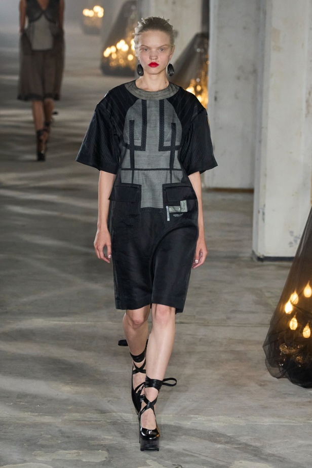 فنية ومفاهيمية وحَية... مجموعة Undercover لربيع 2024