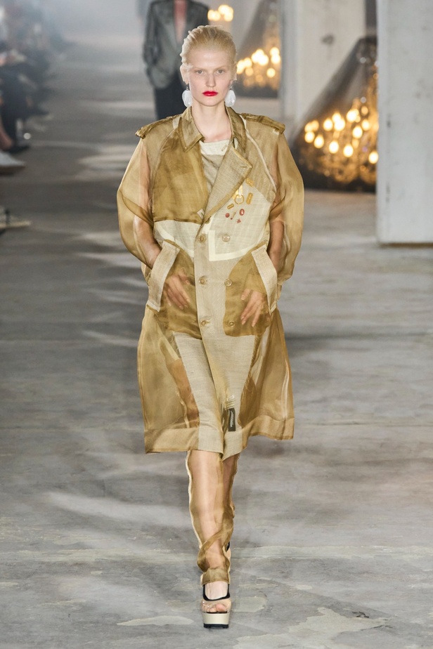 فنية ومفاهيمية وحَية... مجموعة Undercover لربيع 2024