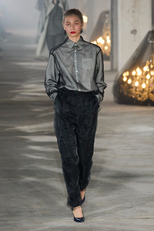 فنية ومفاهيمية وحَية... مجموعة Undercover لربيع 2024