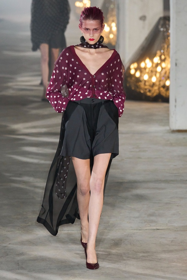 فنية ومفاهيمية وحَية... مجموعة Undercover لربيع 2024