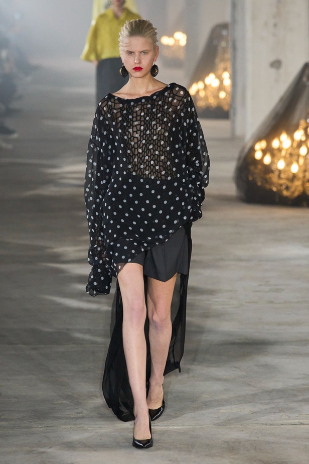 فنية ومفاهيمية وحَية... مجموعة Undercover لربيع 2024