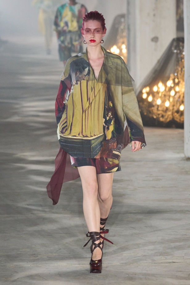 فنية ومفاهيمية وحَية... مجموعة Undercover لربيع 2024