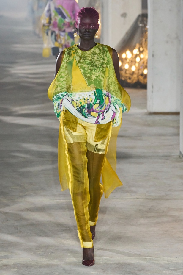 فنية ومفاهيمية وحَية... مجموعة Undercover لربيع 2024