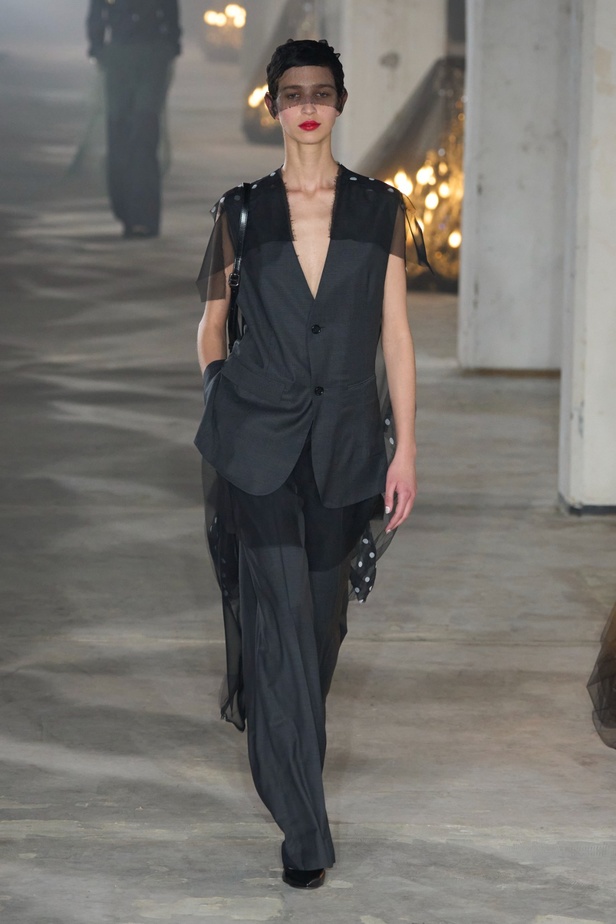 فنية ومفاهيمية وحَية... مجموعة Undercover لربيع 2024