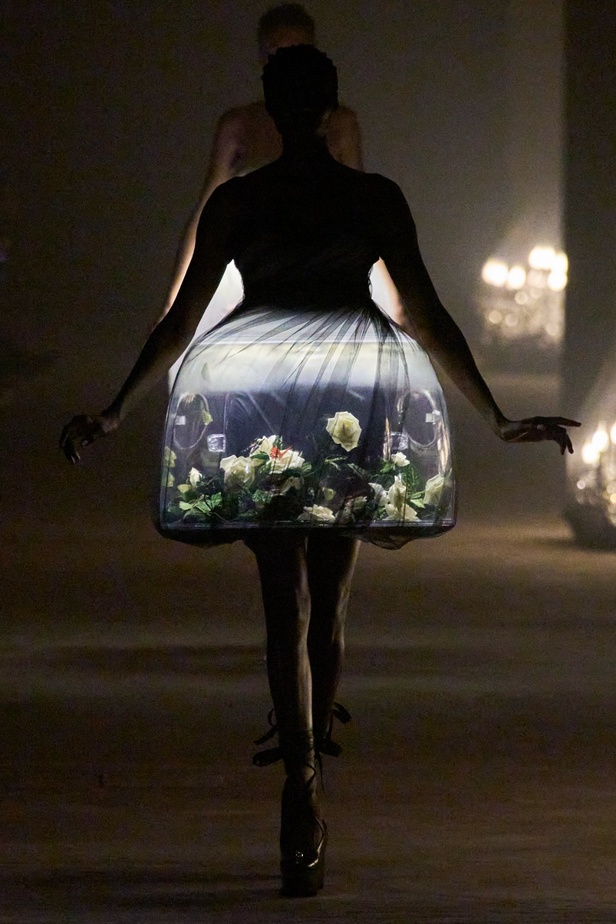 فنية ومفاهيمية وحَية... مجموعة Undercover لربيع 2024