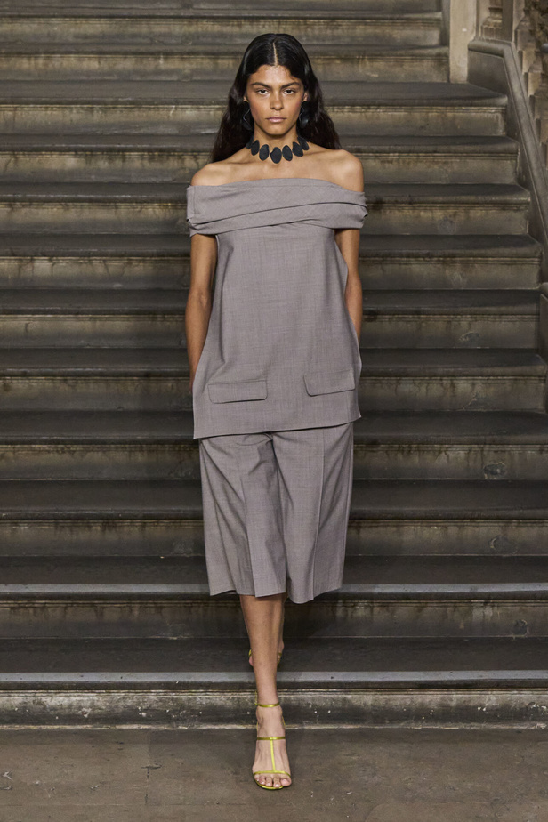 مجموعة Emilia Wickstead لموسم ربيع وصيف 2024