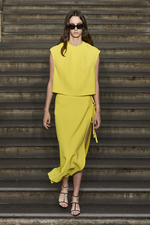 مجموعة Emilia Wickstead لموسم ربيع وصيف 2024