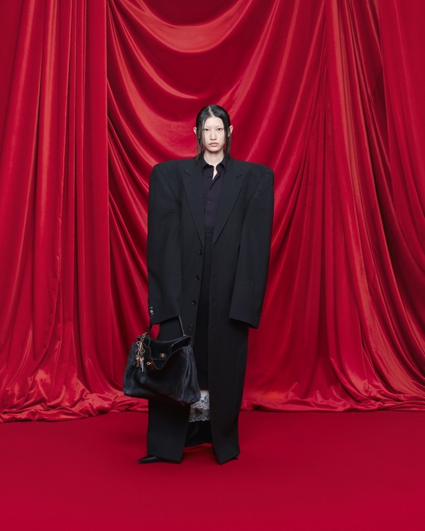 مجموعة Balenciaga لربيع وصيف 2024