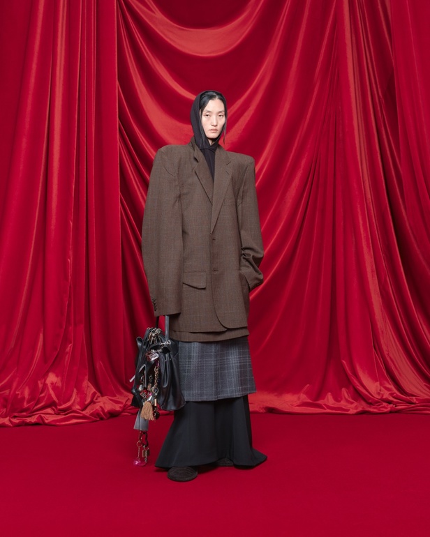 مجموعة Balenciaga لربيع وصيف 2024