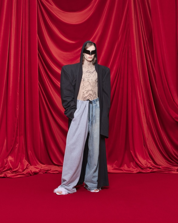 مجموعة Balenciaga لربيع وصيف 2024