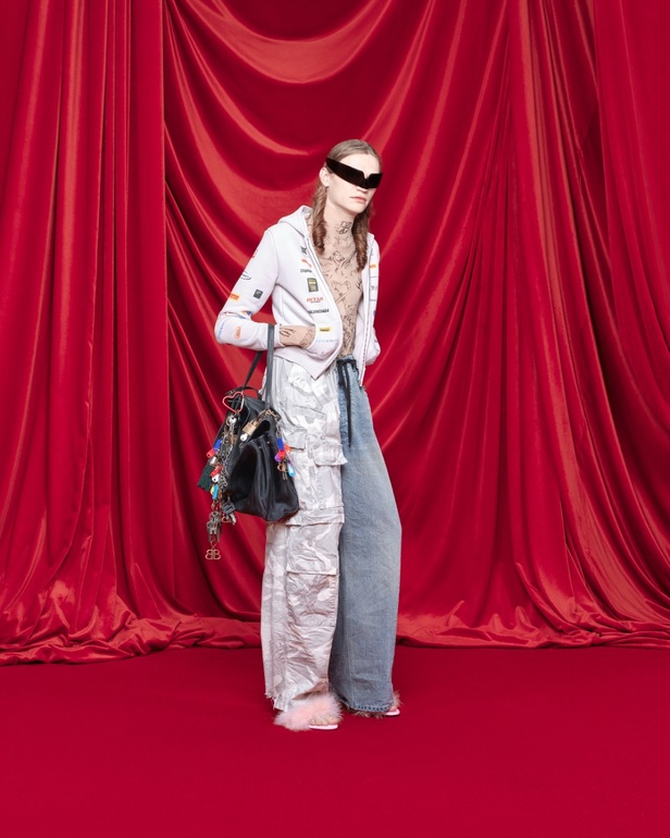 مجموعة Balenciaga لربيع وصيف 2024