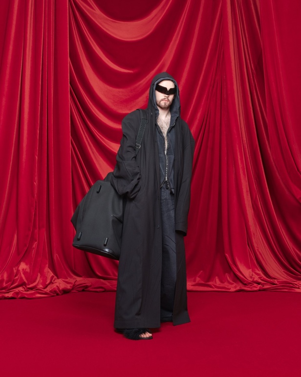 مجموعة Balenciaga لربيع وصيف 2024