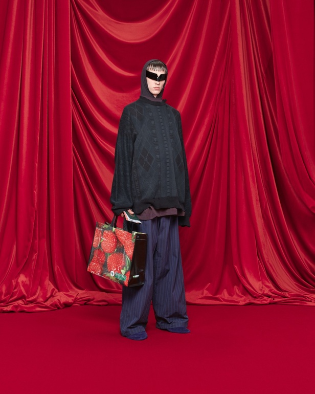 مجموعة Balenciaga لربيع وصيف 2024