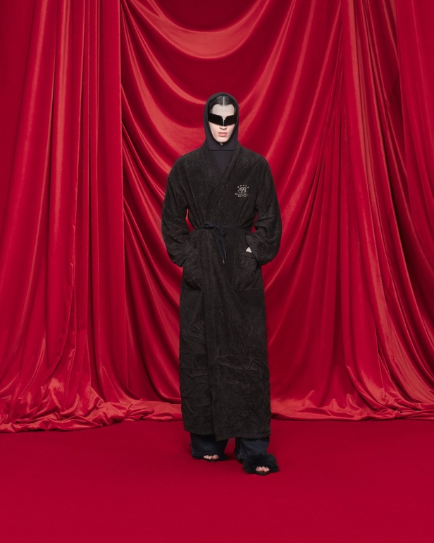 مجموعة Balenciaga لربيع وصيف 2024