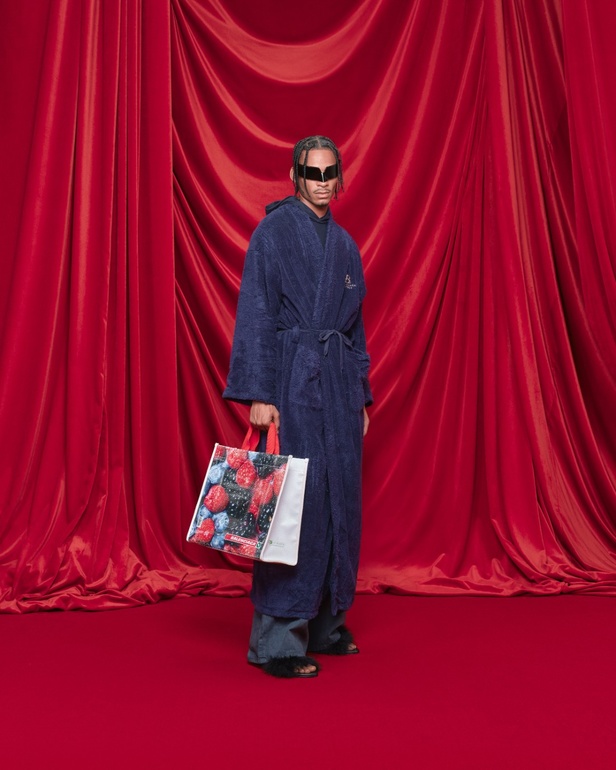 مجموعة Balenciaga لربيع وصيف 2024