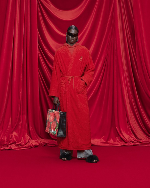 مجموعة Balenciaga لربيع وصيف 2024